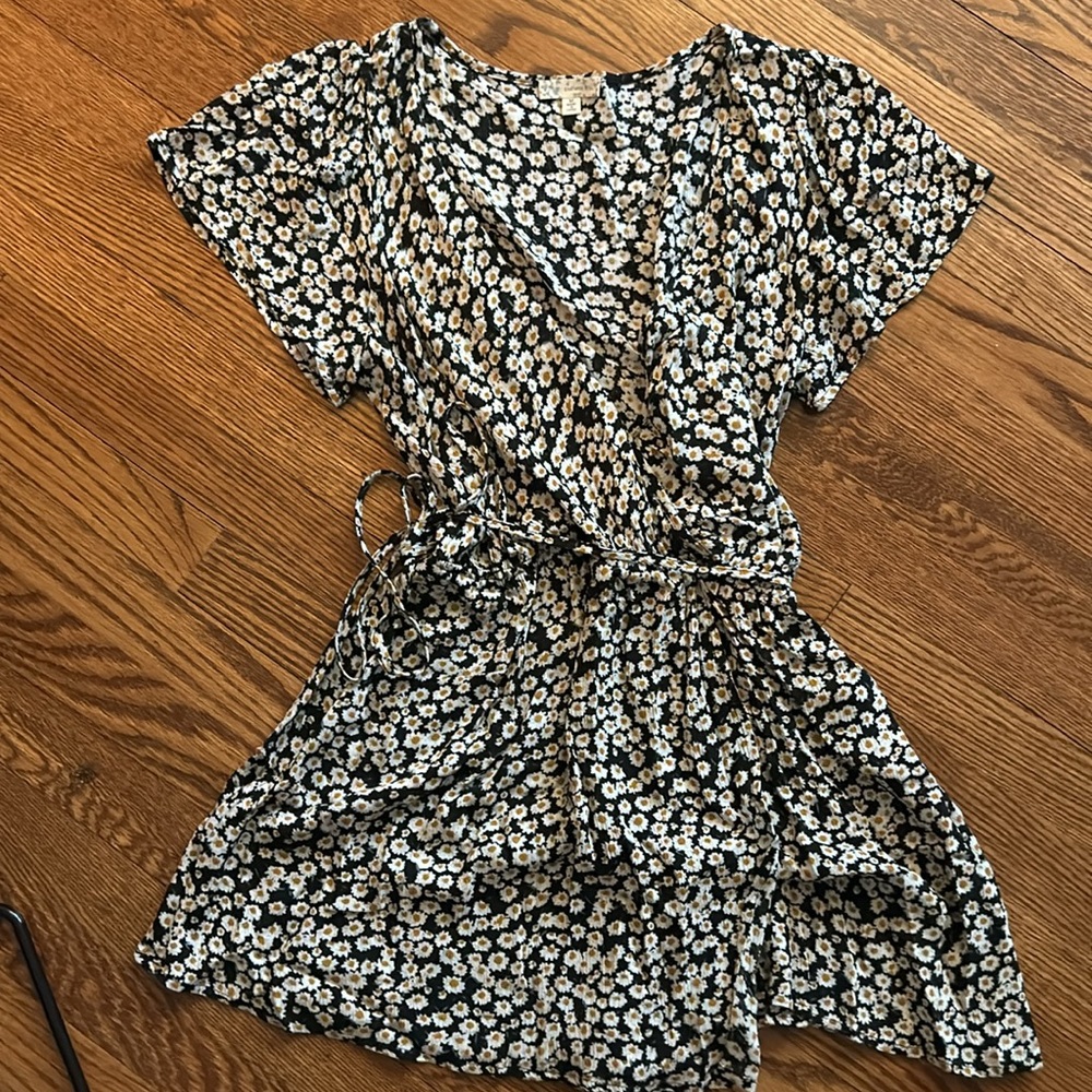 Black and White Floral romper/skort sz M
